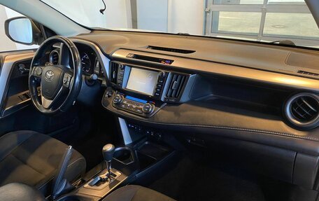 Toyota RAV4, 2019 год, 2 410 000 рублей, 11 фотография