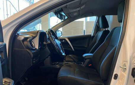 Toyota RAV4, 2019 год, 2 410 000 рублей, 15 фотография