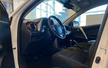 Toyota RAV4, 2019 год, 2 410 000 рублей, 21 фотография