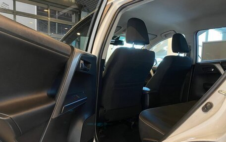 Toyota RAV4, 2019 год, 2 410 000 рублей, 22 фотография