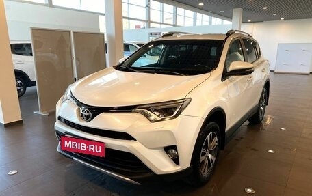 Toyota RAV4, 2019 год, 2 410 000 рублей, 6 фотография