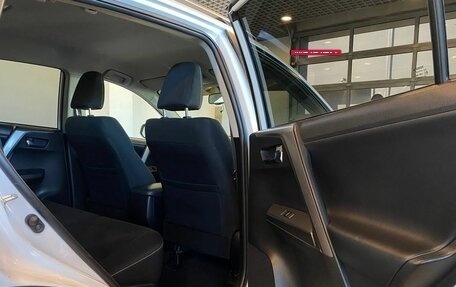 Toyota RAV4, 2019 год, 2 410 000 рублей, 24 фотография