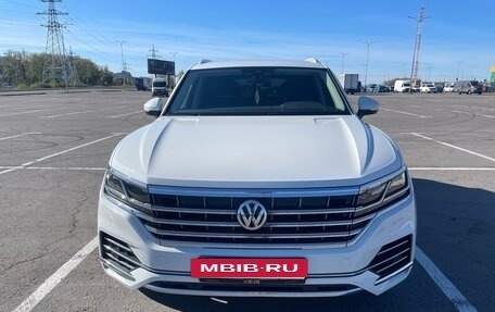 Volkswagen Touareg III, 2019 год, 4 700 000 рублей, 2 фотография