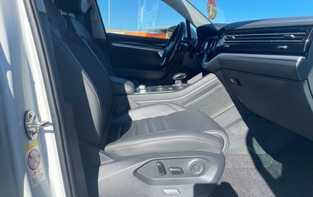 Volkswagen Touareg III, 2019 год, 4 700 000 рублей, 12 фотография