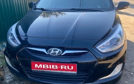 Hyundai Solaris II рестайлинг, 2013 год, 900 000 рублей, 1 фотография