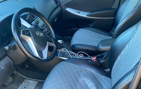Hyundai Solaris II рестайлинг, 2013 год, 900 000 рублей, 6 фотография