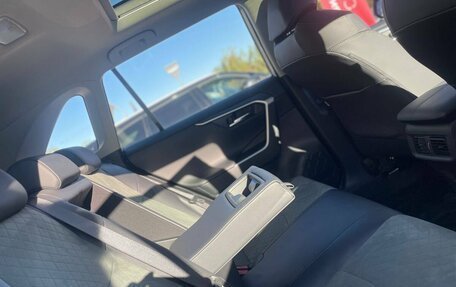 Toyota RAV4, 2025 год, 3 950 000 рублей, 18 фотография