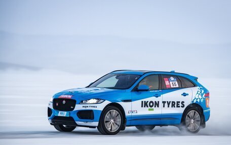 Jaguar F-Pace, 2016 год, 3 200 000 рублей, 5 фотография