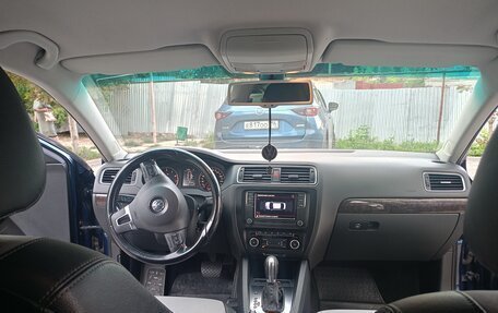 Volkswagen Jetta VI, 2011 год, 780 000 рублей, 11 фотография