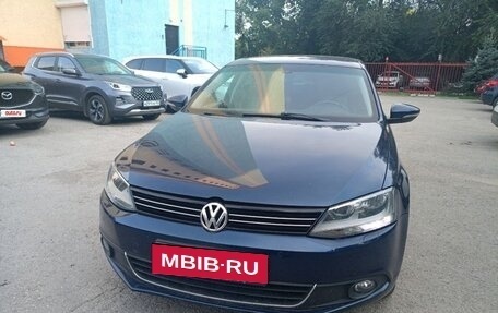 Volkswagen Jetta VI, 2011 год, 780 000 рублей, 2 фотография