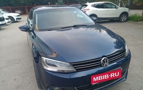 Volkswagen Jetta VI, 2011 год, 780 000 рублей, 3 фотография