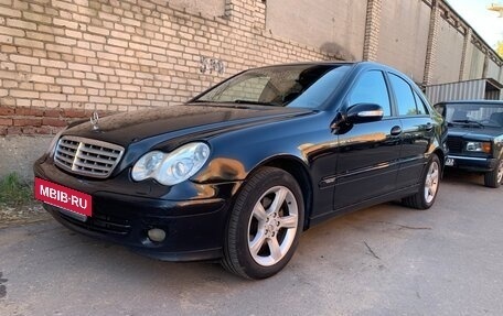 Mercedes-Benz C-Класс, 2005 год, 850 000 рублей, 4 фотография