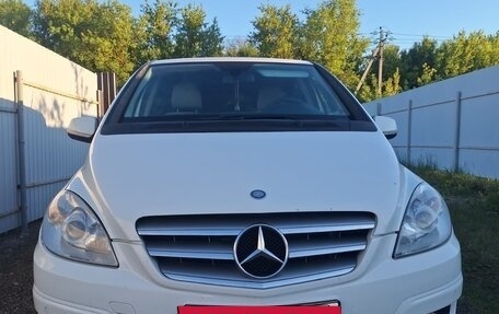 Mercedes-Benz B-Класс, 2011 год, 680 000 рублей, 3 фотография