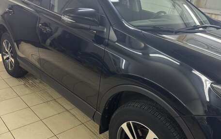 Toyota RAV4, 2018 год, 2 500 000 рублей, 24 фотография