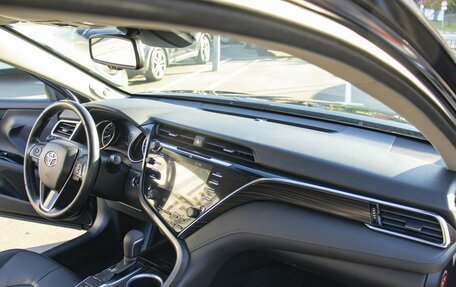Toyota Camry, 2018 год, 2 348 000 рублей, 9 фотография