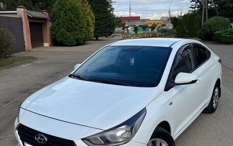 Hyundai Solaris II рестайлинг, 2018 год, 875 000 рублей, 5 фотография