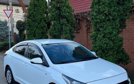 Hyundai Solaris II рестайлинг, 2018 год, 875 000 рублей, 21 фотография