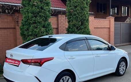 Hyundai Solaris II рестайлинг, 2018 год, 875 000 рублей, 24 фотография