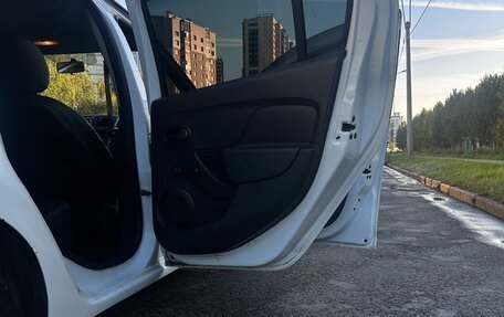Renault Logan II, 2017 год, 360 000 рублей, 13 фотография