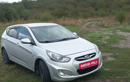 Hyundai Solaris II рестайлинг, 2013 год, 850 000 рублей, 6 фотография
