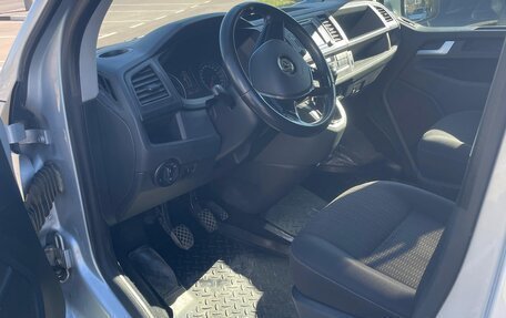Volkswagen Caravelle T6 рестайлинг, 2016 год, 3 500 000 рублей, 9 фотография