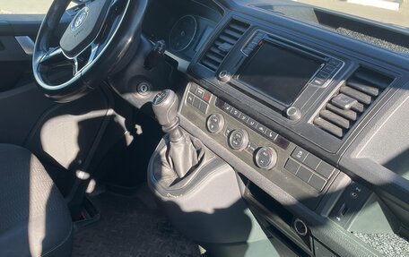 Volkswagen Caravelle T6 рестайлинг, 2016 год, 3 500 000 рублей, 14 фотография