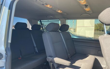 Volkswagen Caravelle T6 рестайлинг, 2016 год, 3 500 000 рублей, 16 фотография