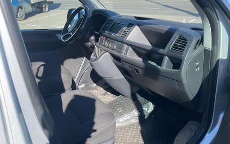 Volkswagen Caravelle T6 рестайлинг, 2016 год, 3 500 000 рублей, 15 фотография