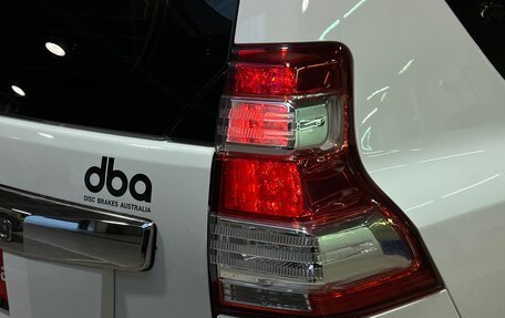 Toyota Land Cruiser Prado 150 рестайлинг 2, 2014 год, 3 900 000 рублей, 11 фотография