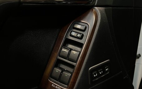 Toyota Land Cruiser Prado 150 рестайлинг 2, 2014 год, 3 900 000 рублей, 21 фотография