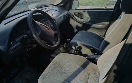 Chevrolet Niva I рестайлинг, 2003 год, 140 000 рублей, 5 фотография