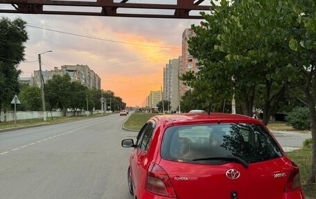 Toyota Yaris III рестайлинг, 2008 год, 650 000 рублей, 3 фотография