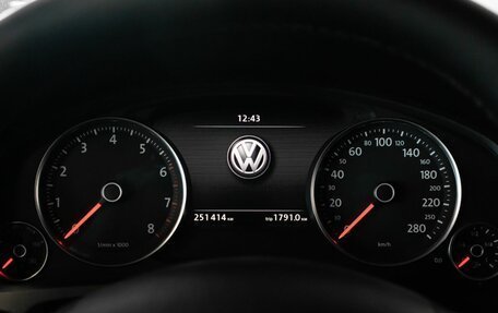 Volkswagen Touareg III, 2011 год, 1 809 000 рублей, 8 фотография