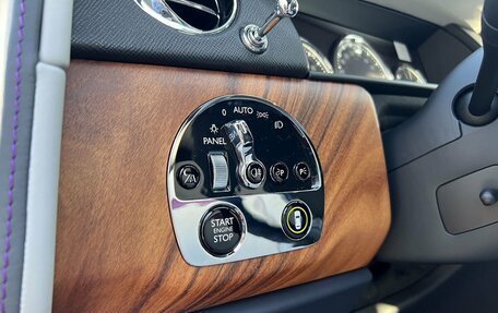 Rolls-Royce Cullinan, 2020 год, 41 900 000 рублей, 27 фотография