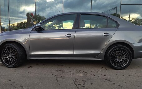 Volkswagen Jetta VI, 2013 год, 990 000 рублей, 2 фотография