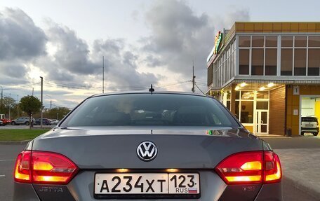 Volkswagen Jetta VI, 2013 год, 990 000 рублей, 3 фотография