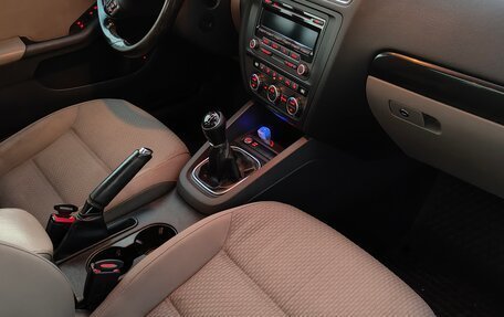 Volkswagen Jetta VI, 2013 год, 990 000 рублей, 14 фотография