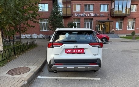 Toyota RAV4, 2022 год, 3 600 000 рублей, 3 фотография