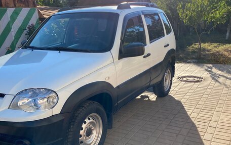 Chevrolet Niva I рестайлинг, 2018 год, 750 000 рублей, 4 фотография