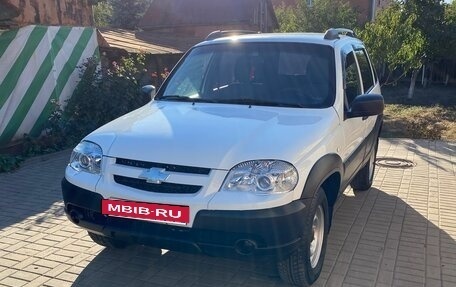 Chevrolet Niva I рестайлинг, 2018 год, 750 000 рублей, 3 фотография