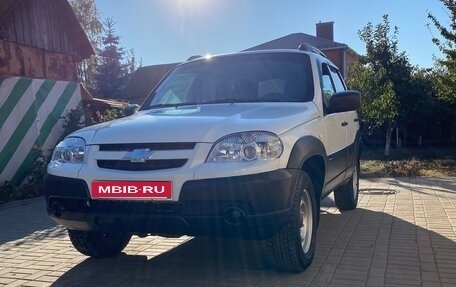 Chevrolet Niva I рестайлинг, 2018 год, 750 000 рублей, 2 фотография