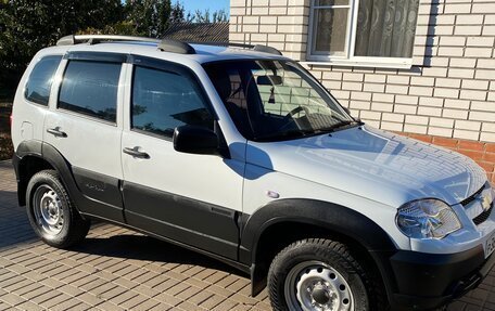 Chevrolet Niva I рестайлинг, 2018 год, 750 000 рублей, 8 фотография