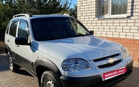 Chevrolet Niva I рестайлинг, 2018 год, 750 000 рублей, 10 фотография