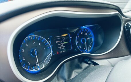 Chrysler Pacifica (RU), 2017 год, 2 615 000 рублей, 5 фотография