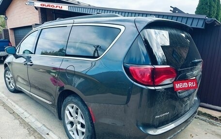 Chrysler Pacifica (RU), 2017 год, 2 615 000 рублей, 8 фотография