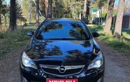 Opel Astra J, 2010 год, 790 000 рублей, 1 фотография