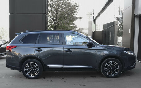 Mitsubishi Outlander III рестайлинг 3, 2021 год, 2 597 000 рублей, 8 фотография