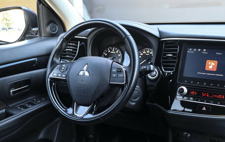 Mitsubishi Outlander III рестайлинг 3, 2021 год, 2 597 000 рублей, 10 фотография