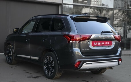 Mitsubishi Outlander III рестайлинг 3, 2021 год, 2 597 000 рублей, 5 фотография