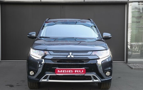 Mitsubishi Outlander III рестайлинг 3, 2021 год, 2 597 000 рублей, 2 фотография